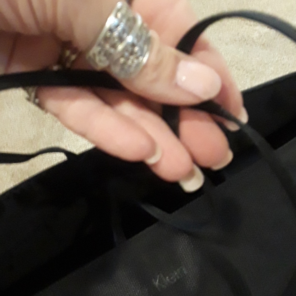 NWOT Calvin Klein Tote/Wristlet Set - Picture 8 of 8